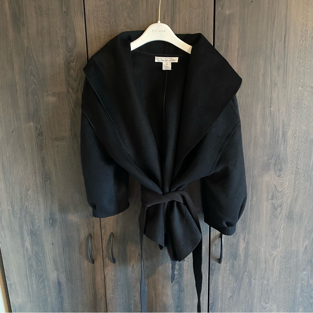 Oscar De la Renta Fall 2010 Black Wool Jacket with Belt Size XL.